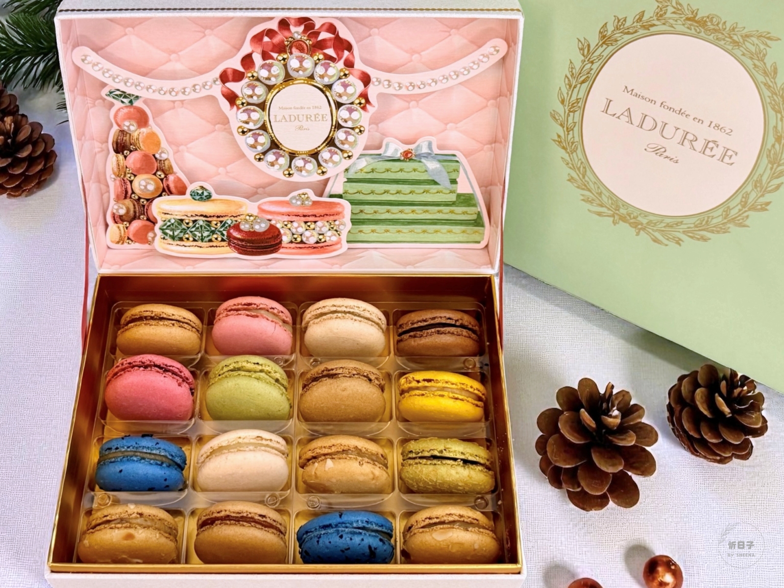 法國 x 零食甜點｜馬卡龍耶誕禮盒。Ladurée．Pierre Hermé